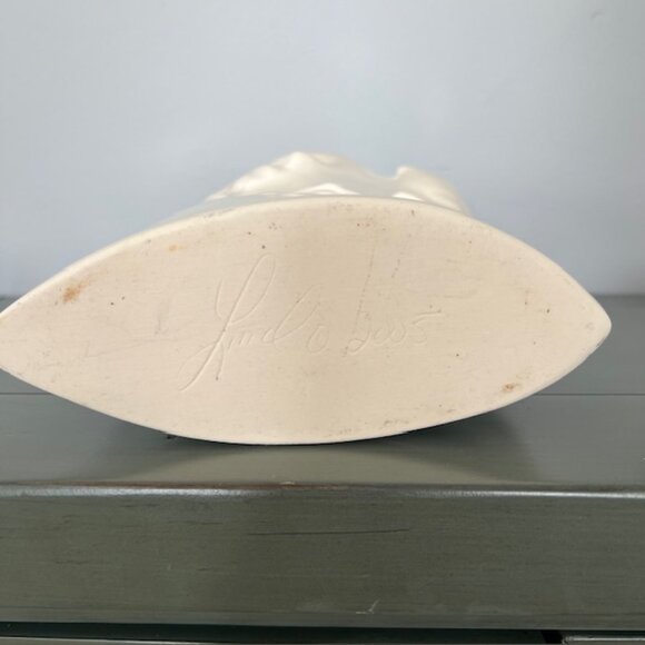 Sara Lund Blue Sky Porcelain - Bisque / White Vase - Father - Mother - Child - Picture 7 of 11